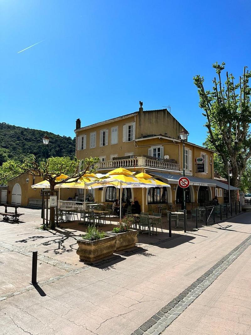 Hotel De La Loube La Roquebrussanne Dış mekan fotoğraf