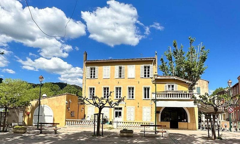 Hotel De La Loube La Roquebrussanne Dış mekan fotoğraf