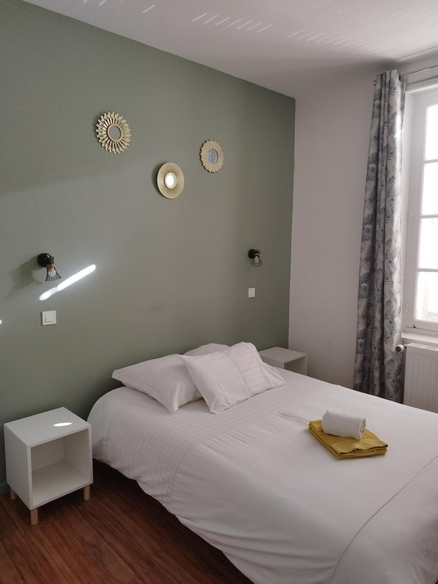 Hotel De La Loube La Roquebrussanne Dış mekan fotoğraf