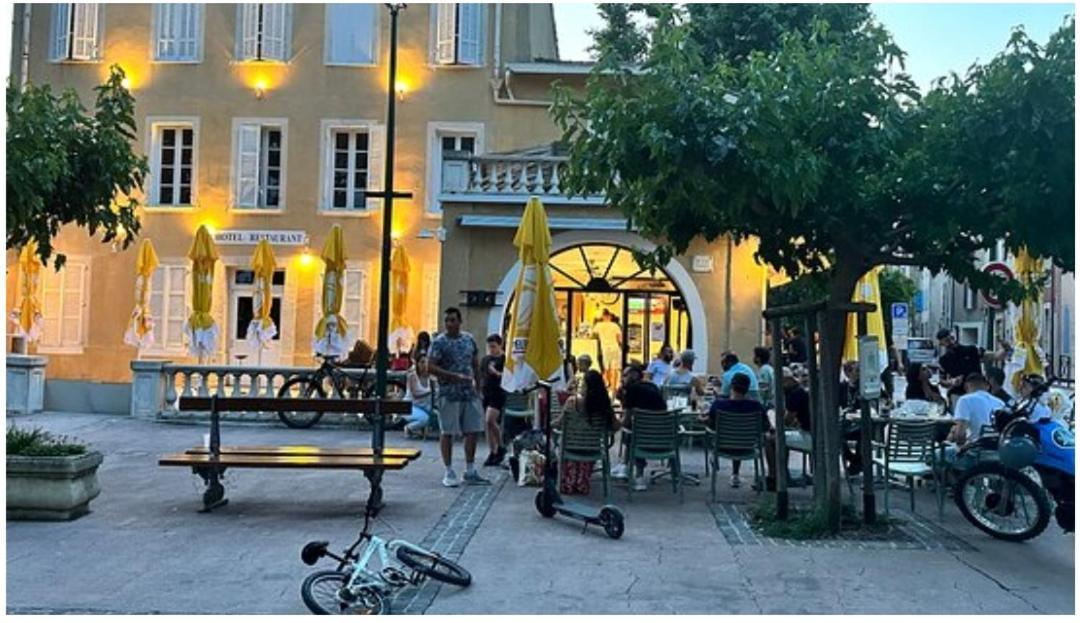 Hotel De La Loube La Roquebrussanne Dış mekan fotoğraf